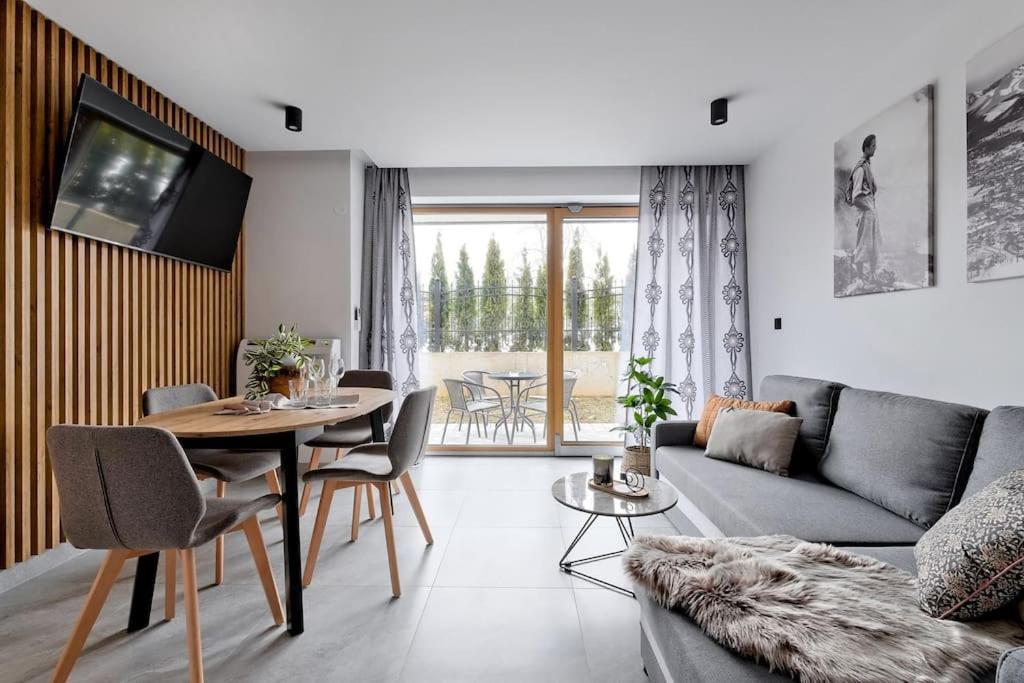 Two Bedroom With Terrace- Tatra View - Ksiezycowe - 24i Zakopane