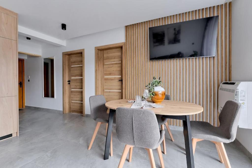 Apartment Two Bedroom With Terrace- Tatra View - Ksiezycowe - 24i