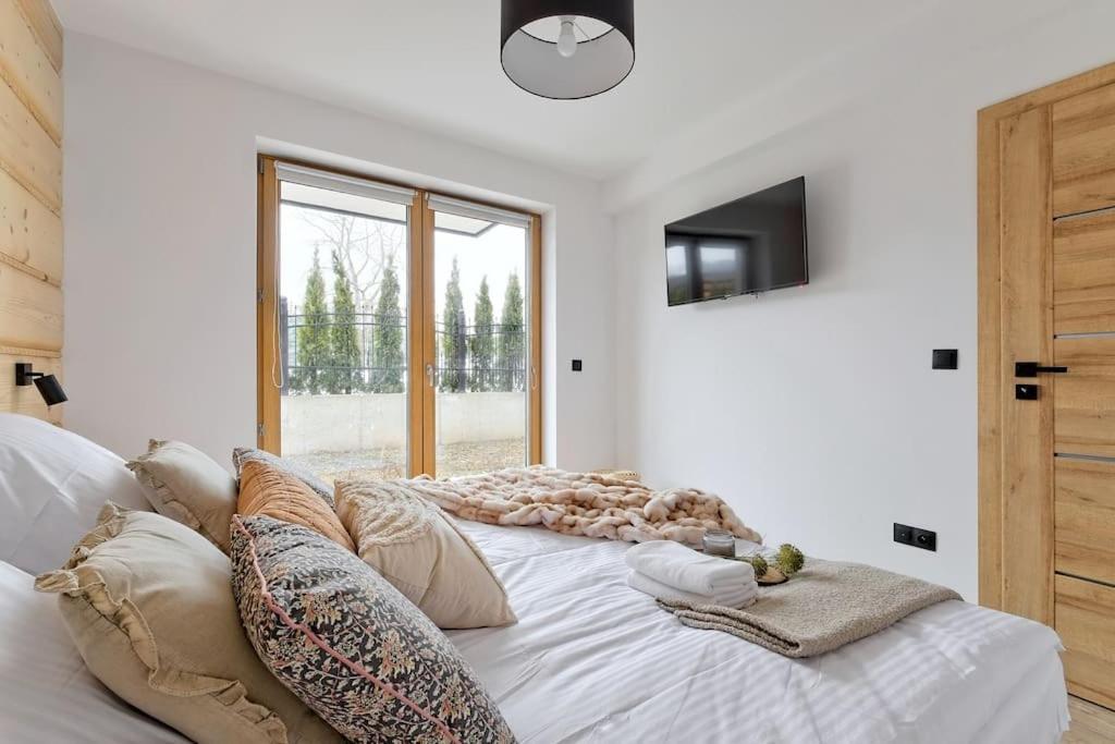 Two Bedroom With Terrace- Tatra View - Ksiezycowe - 24i Apartment Zakopane