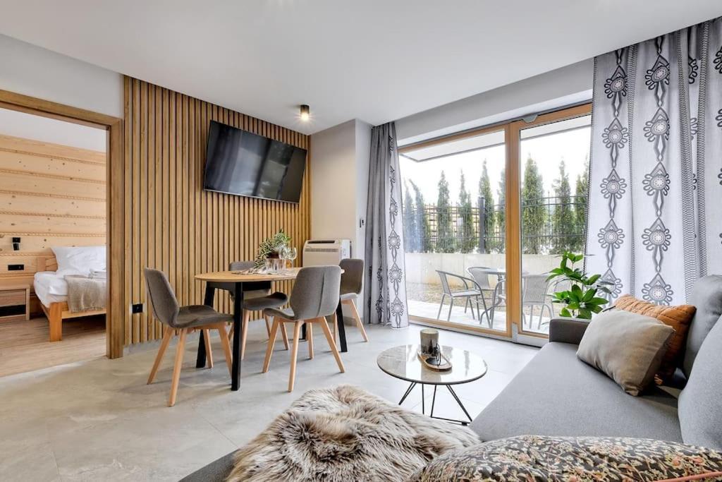 Apartment Two Bedroom With Terrace- Tatra View - Ksiezycowe - 24i *